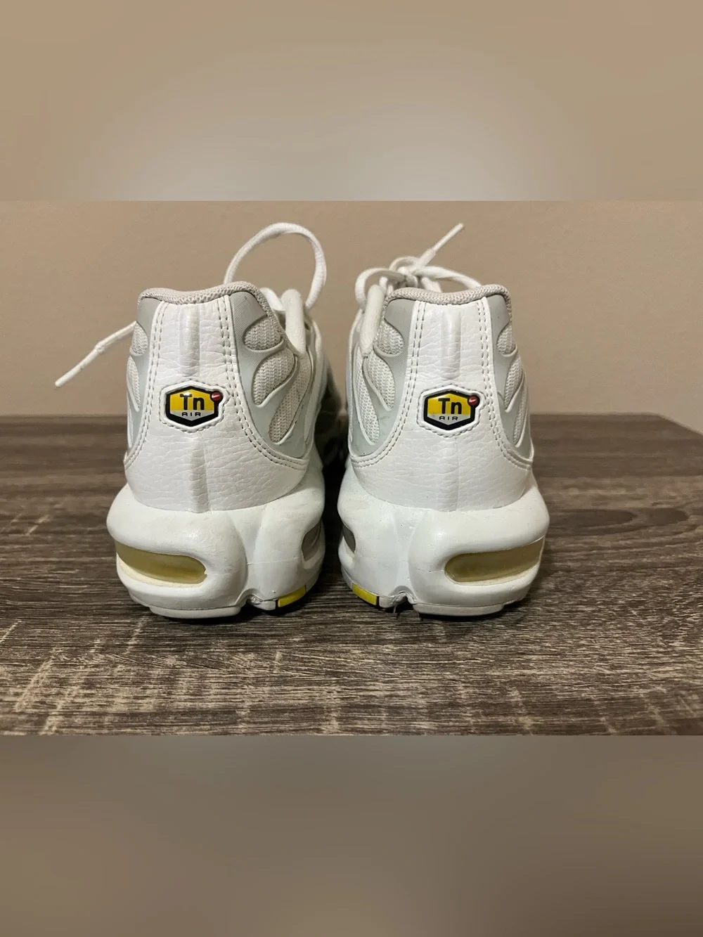 Nike Air Max Plus TN SE White Athletic Shoes Women 9.5